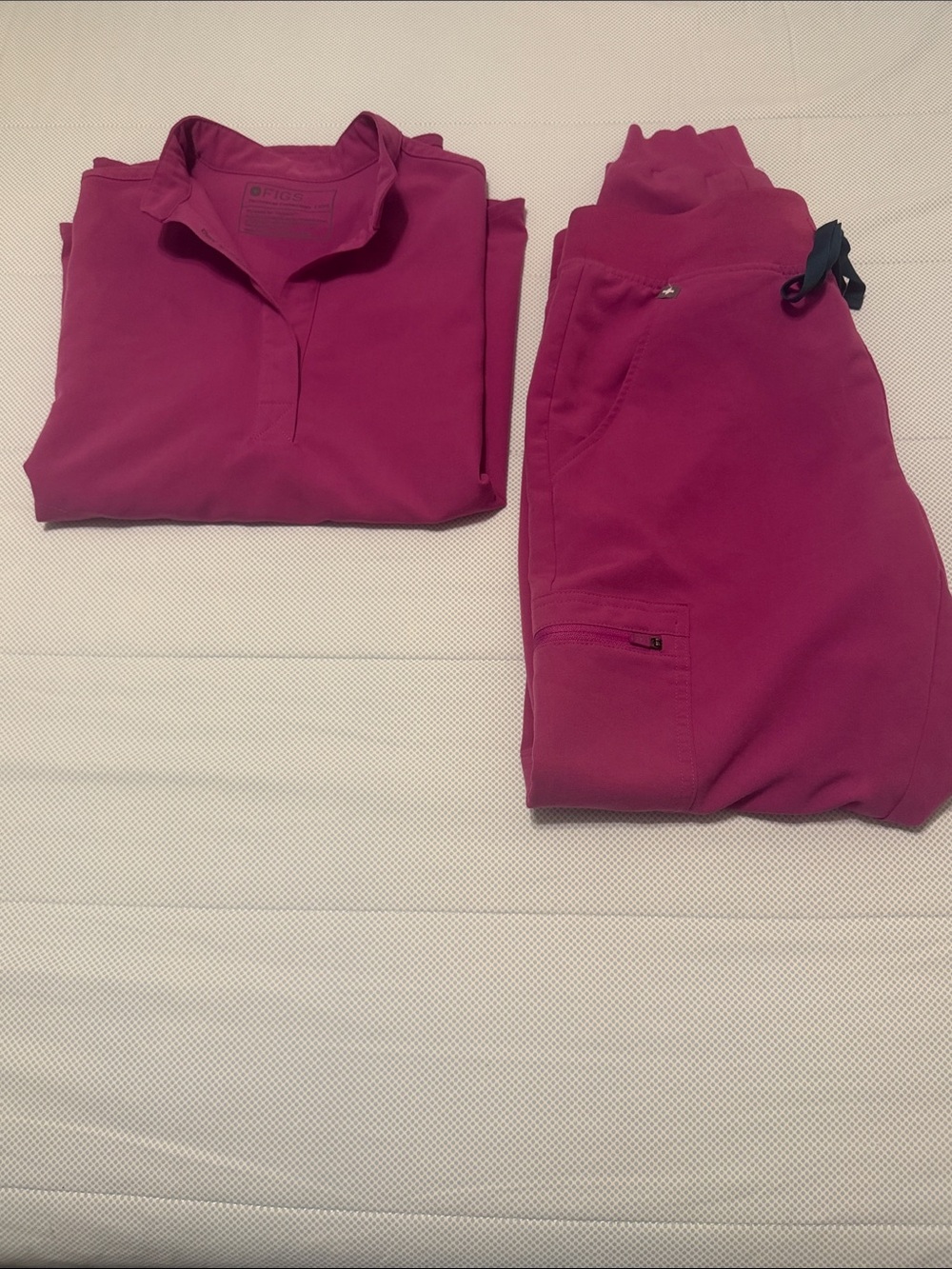 Women’s Figs Rafaela top and Zamora joggers